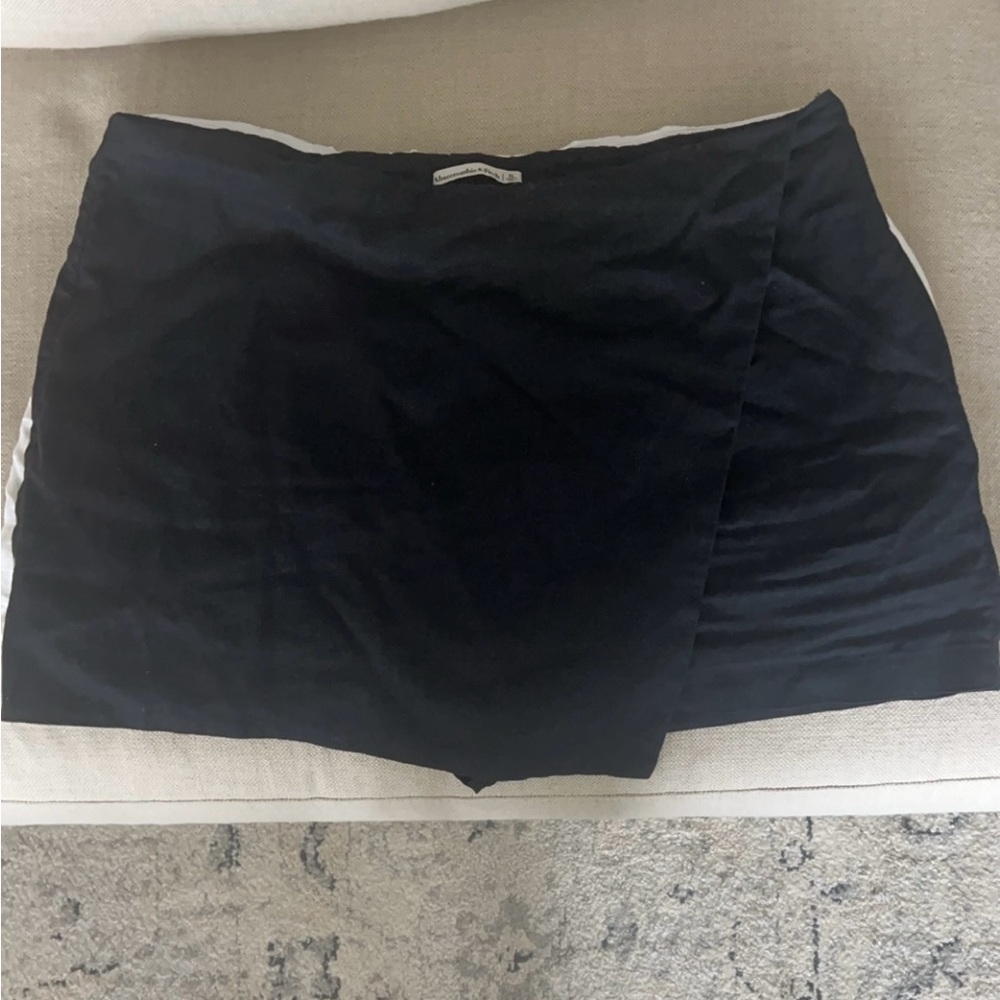 The A&F Scarlett Linen-Blend Wrap Mini Skort